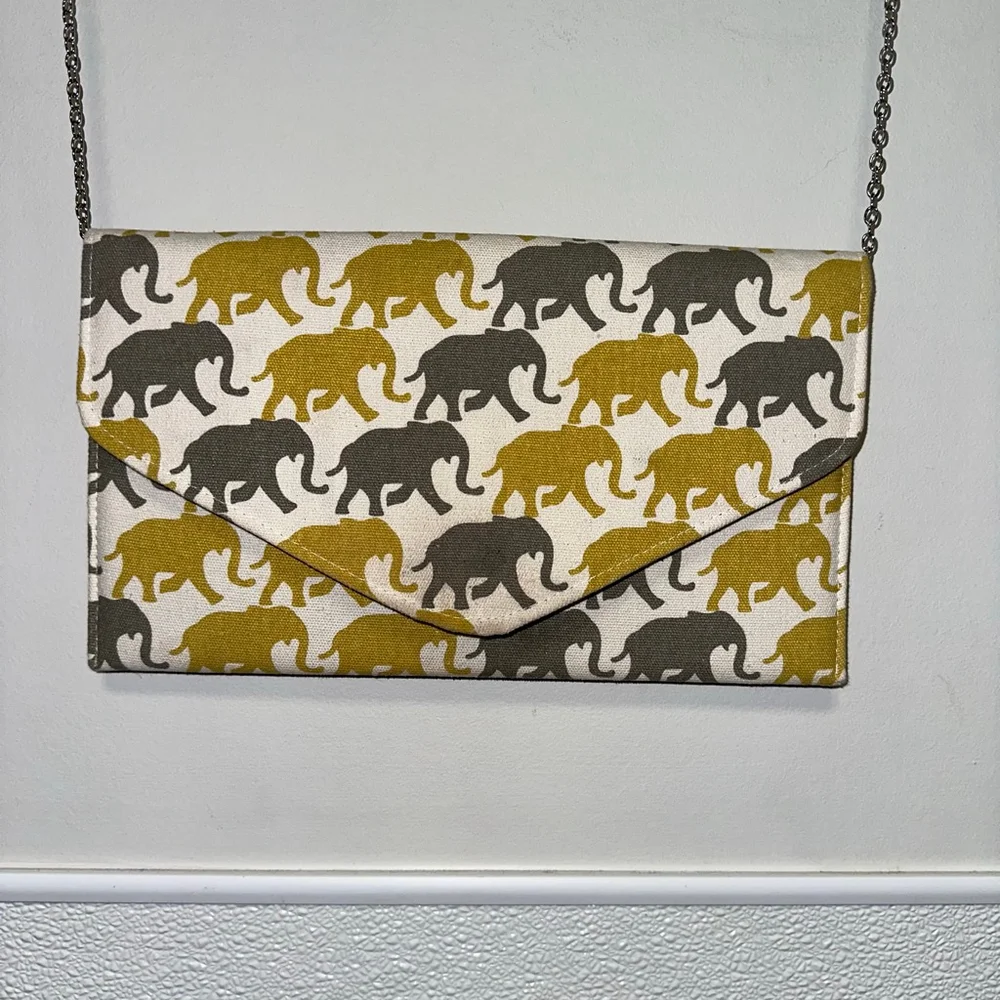 Women's Clutch Purse White/Yellow/Gray Elephant Print Chain Strap Canvas